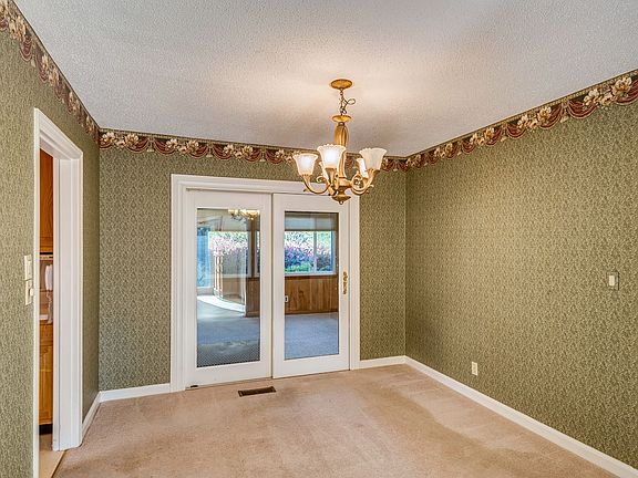5th image of 3921 W Fairfax Dr