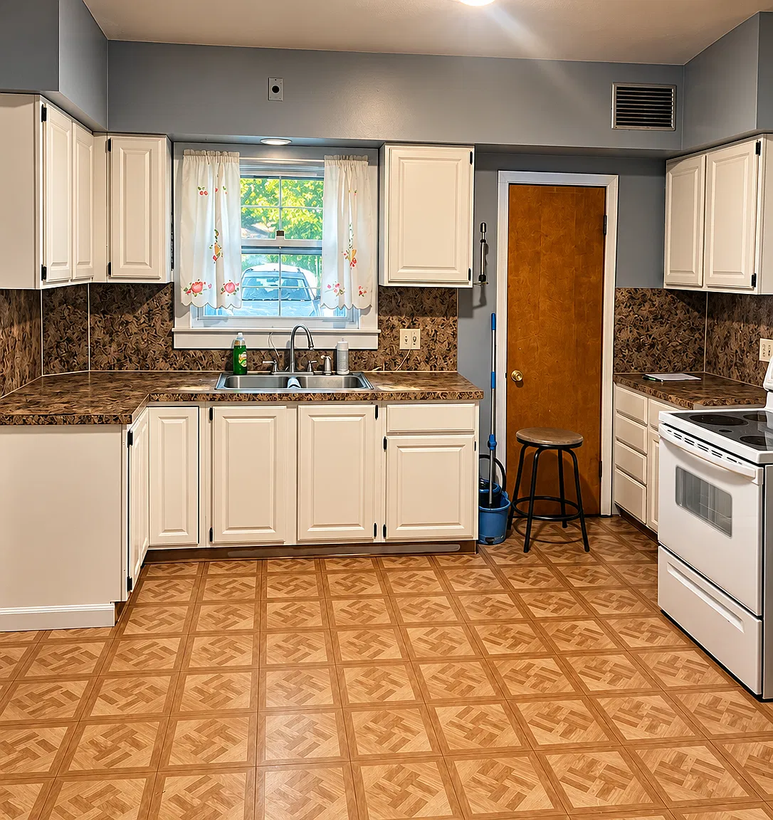 3 bed, 1215 sqft, $1,800 — Photo 1