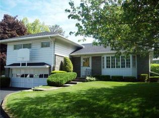 110 Lea Dr, Newark, NY 14513