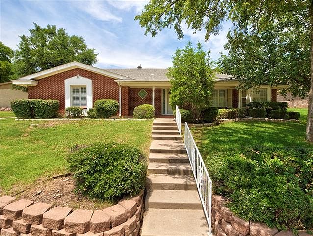 1st image of 329 Somerset Cir