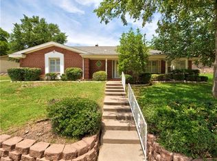 329 Somerset Cir, Bedford, TX 76022