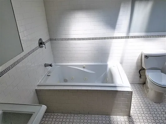 Rented by The Hamilton Group | media 18