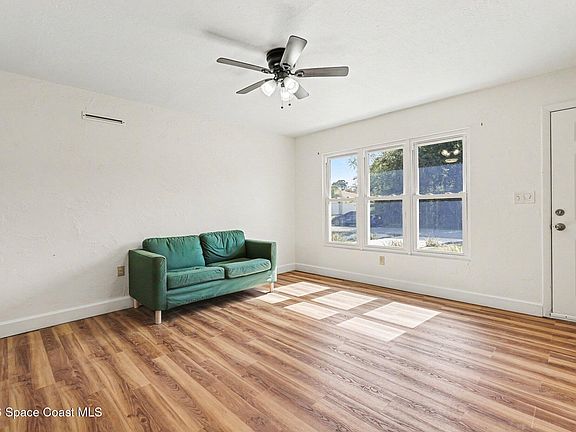 3rd image of 1037 Colonnade Ave SE