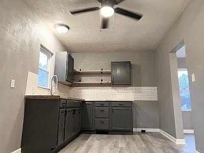 3rd image of 212 W Cherry St