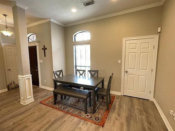 3rd image of 1015 Cardinal Dr