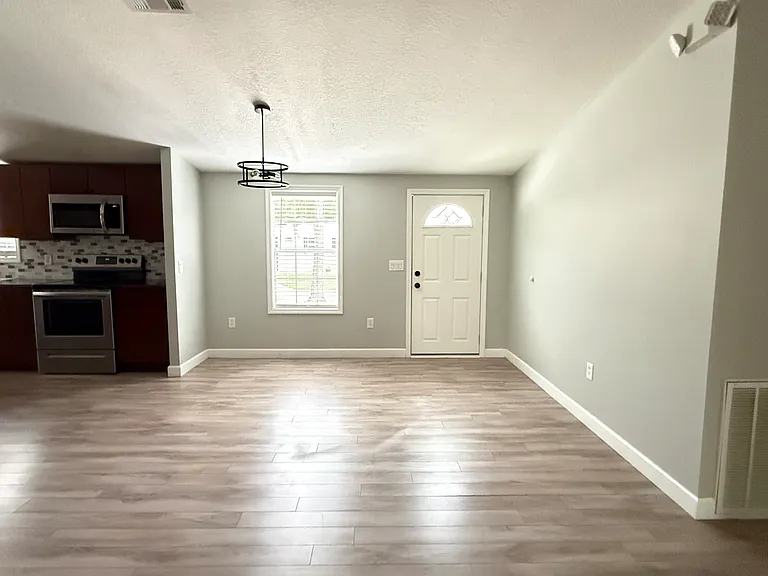 10406 Brussels Dr — Photo 20