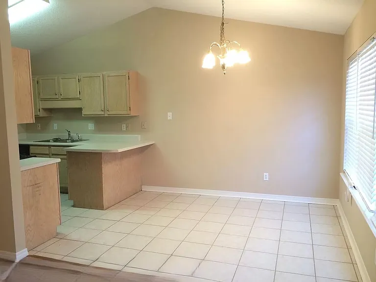 28535 Canterbury Rd — Photo 8