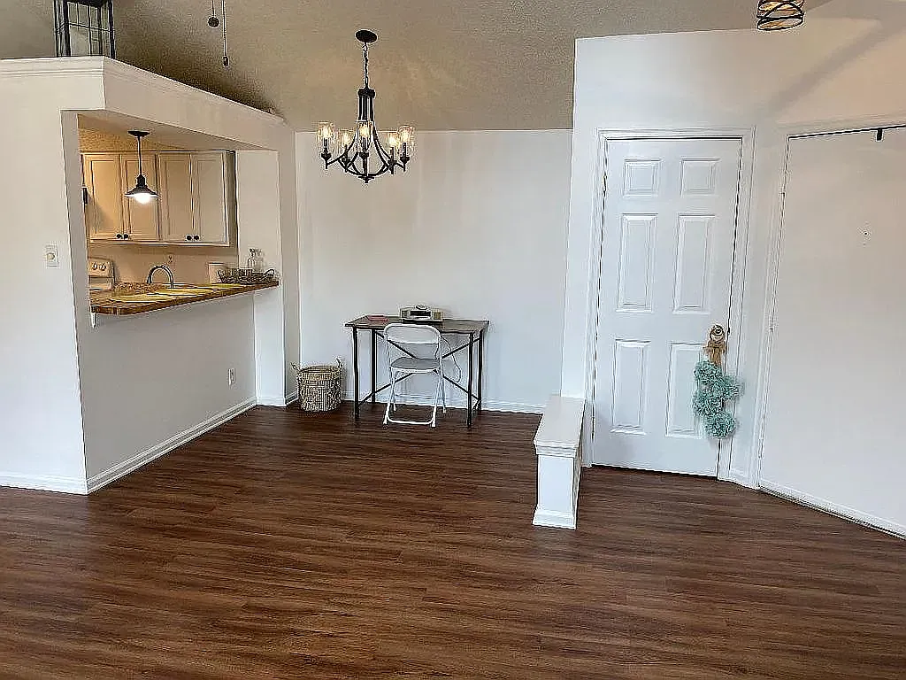 2 bed, 999 sqft, $1,775 — Photo 4