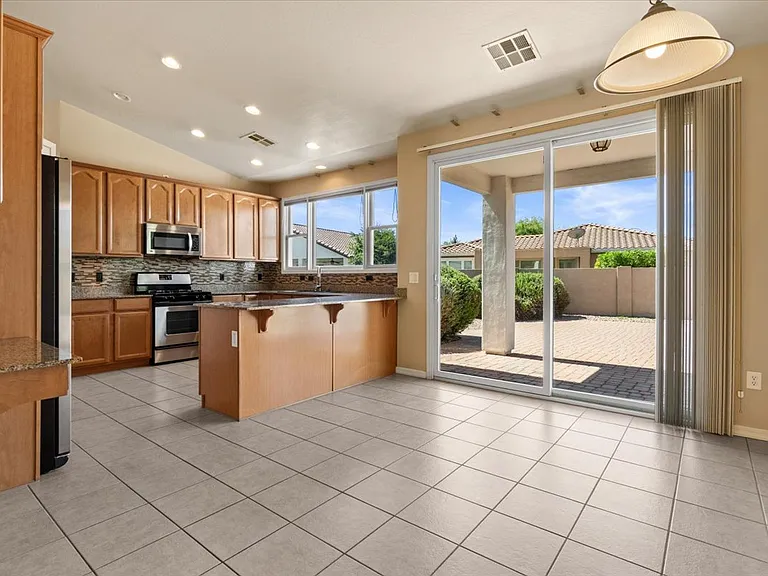 2435 E Desert Broom Pl — Photo 15