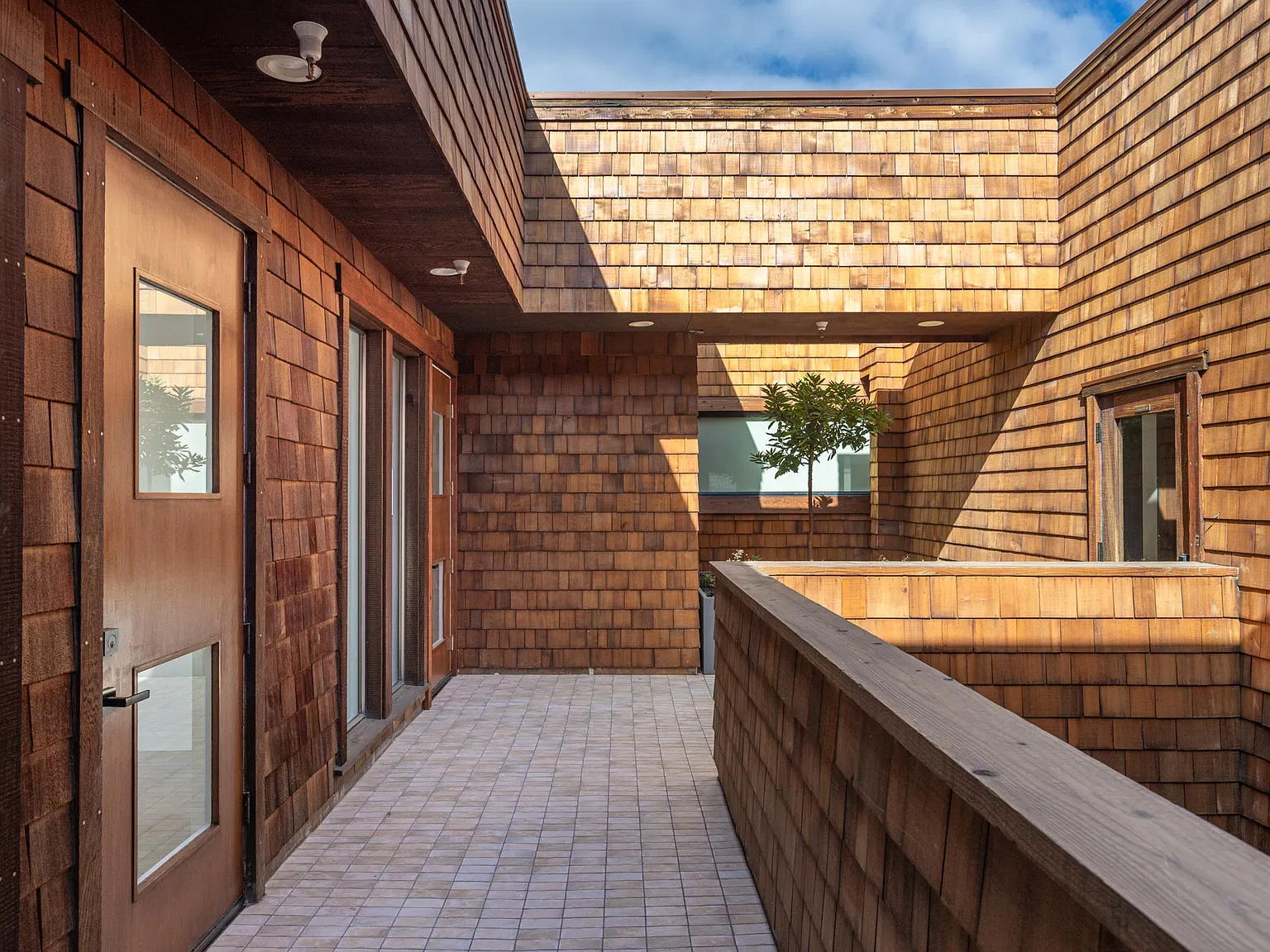 3 bed, 2.5 bath, $7,600 — Photo 1