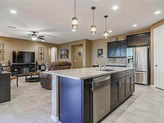 4th image of 26044 W Quail Ave