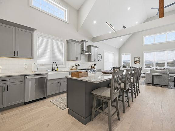 3rd image of 23 Braeden Dr