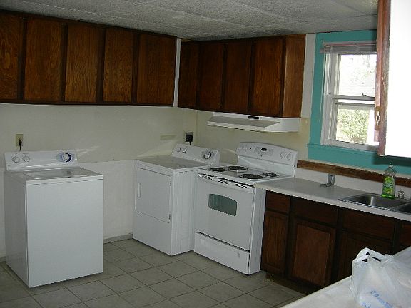 3rd image of 429 Church Ave