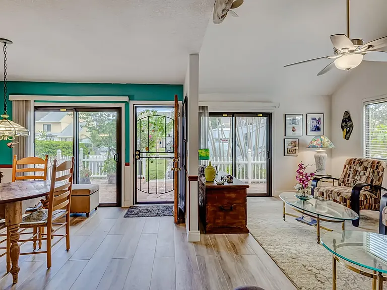 9070 Green Meadows Way — Photo 4
