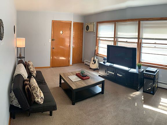 3rd image of 6430 W Gunnison St #2W