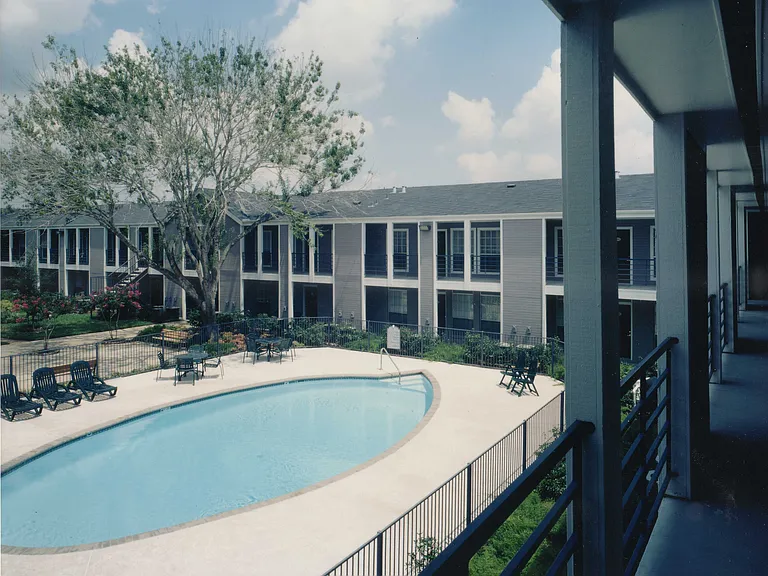 Southmore Park Apartments — Photo 8