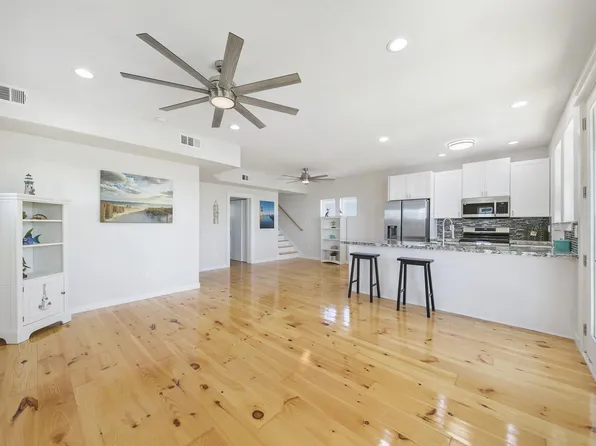 9618 Teichman Rd, Galveston, TX 77554