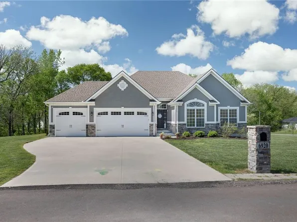 6920 SE Ajax Rd, Saint Joseph, MO 64507