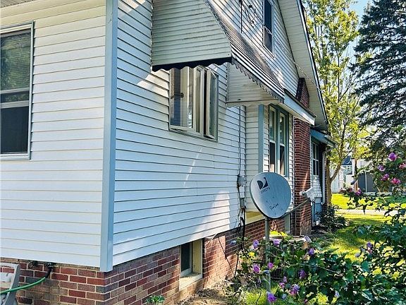 4th image of 126 Prospect St