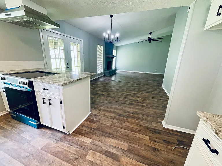 1203 Westwood St — Photo 4