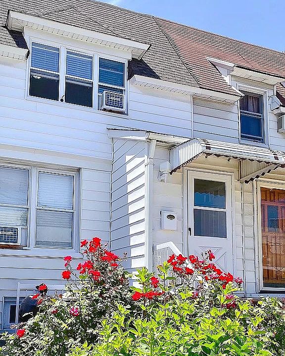 House front,separate entranc