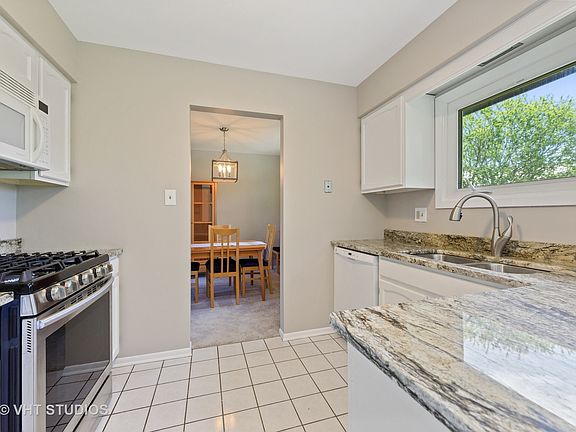 4th image of 680 Queenswood Ln