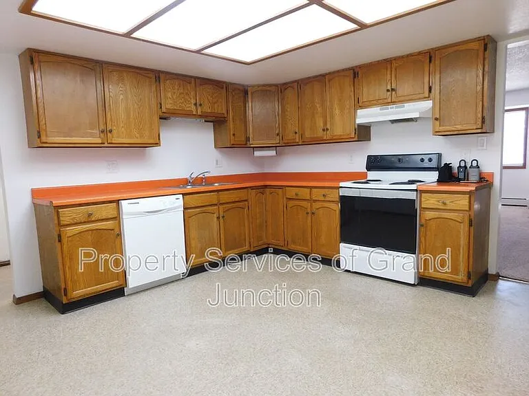 568 Dawn Ct #1 — Photo 7