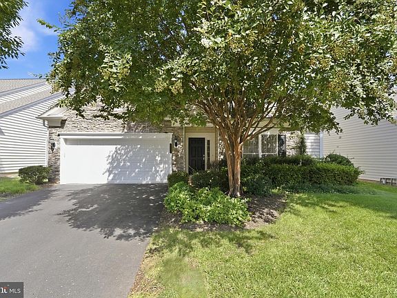 2nd image of 20674 Crescent Pointe Pl