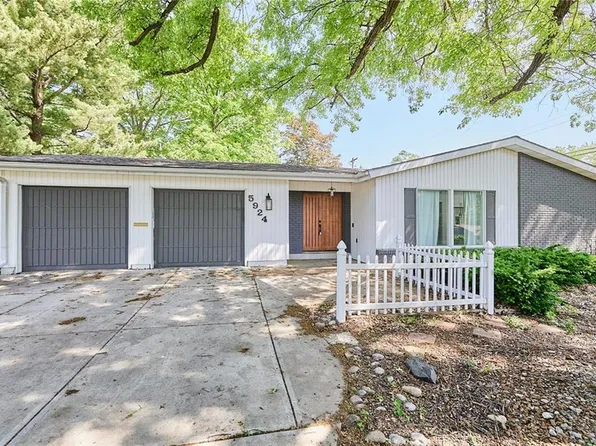 5924 W 87th Ter, Overland Park, KS 66207