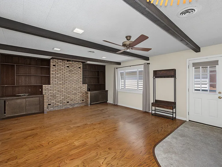1205 S Cottage Grove Ave — Photo 16