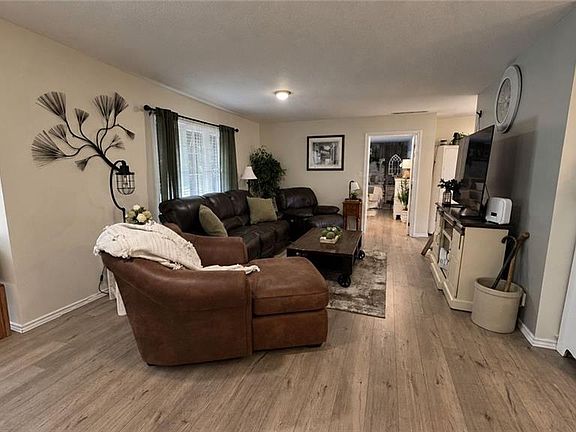 3rd image of 22815 Eastlawn Rd
