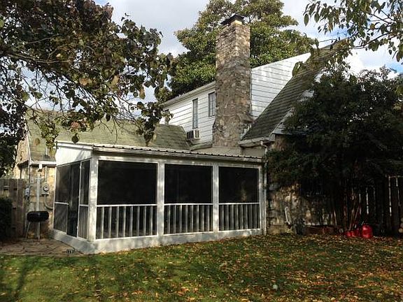 3rd image of 815 E Watauga Ave