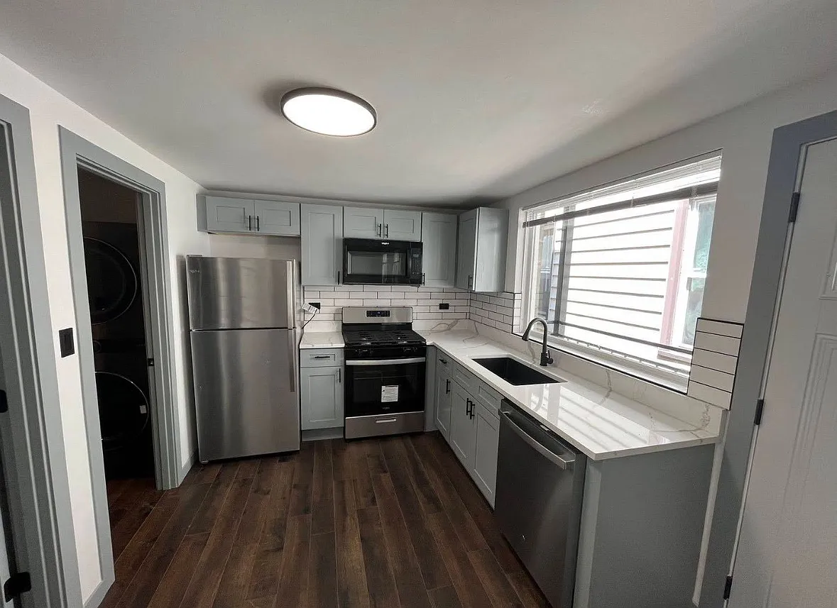 2 bed, 800 sqft, $1,800 — Photo 2