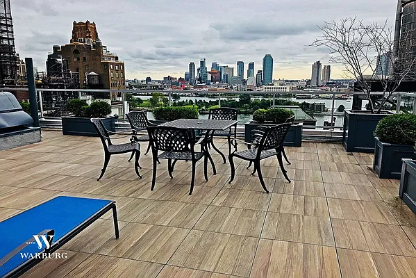 Sold by Warburg | media 14