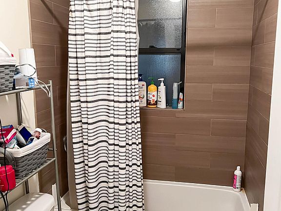 3rd image of 4655 N Wolcott Ave #1N