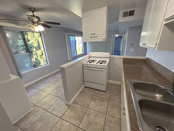 3rd image of 13610 Vanowen St APT 205