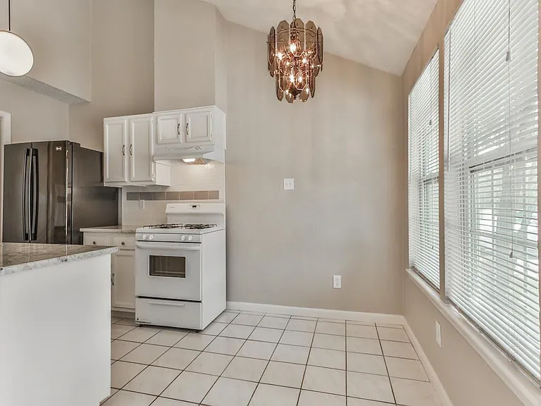 5145 Beaverhollow Dr — Photo 10