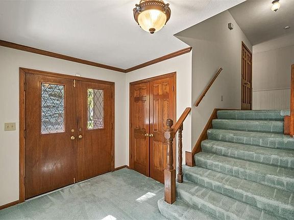 3rd image of 10077 Hemlock Dr