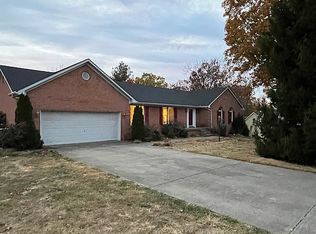 928 Alpar Ln, Shepherdsville, KY 40165
