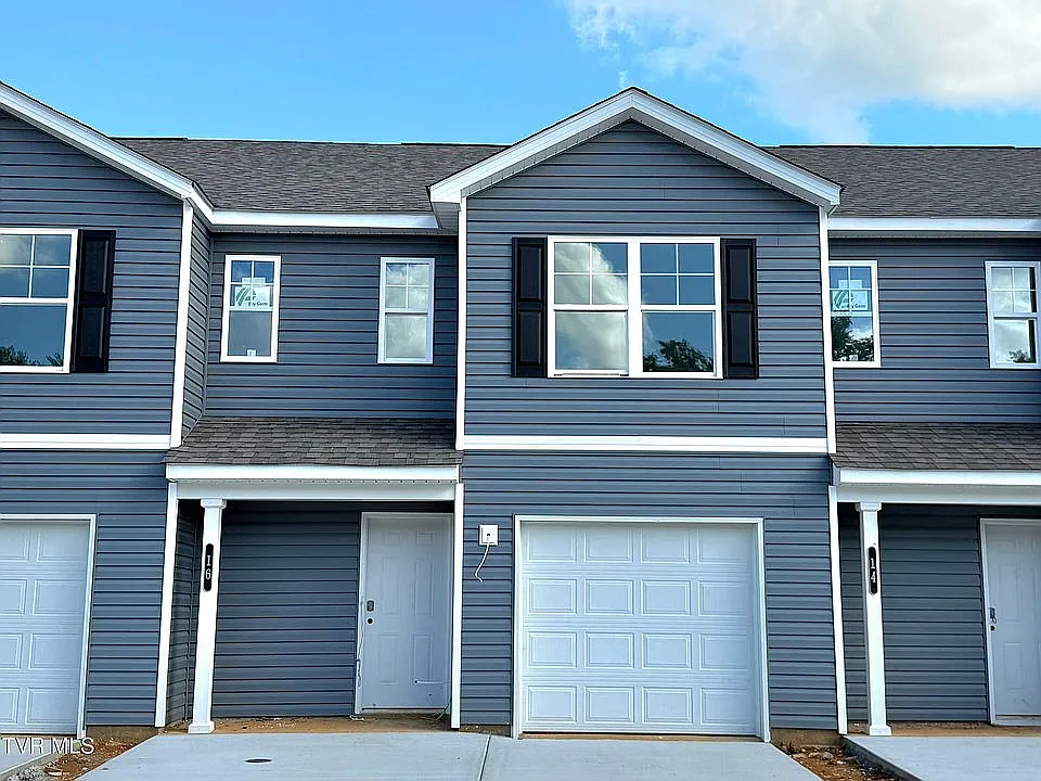 3 bed, 2.5 bath, 1381 sqft, $1,900 — Photo 1