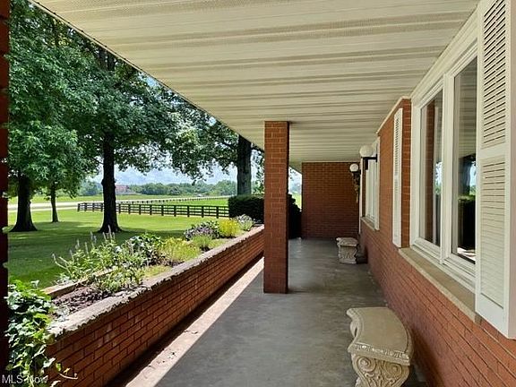 3rd image of 170 Browns Ln