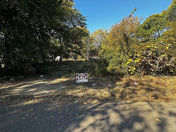 2nd image of 482 N 28th St