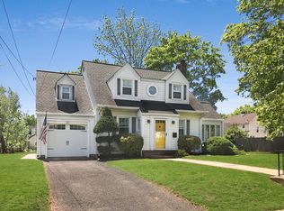 16 E Young St, Somerville, NJ 08876