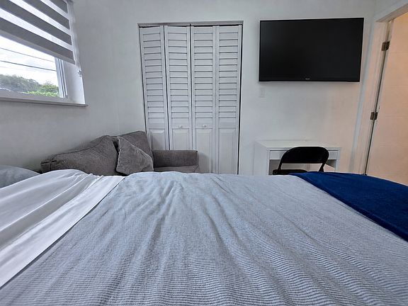 5th image of 8321 SW 47th St #2