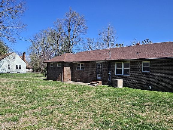 3rd image of 209 N Reader St