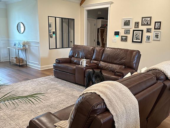 3rd image of 3856 Bettys Pl