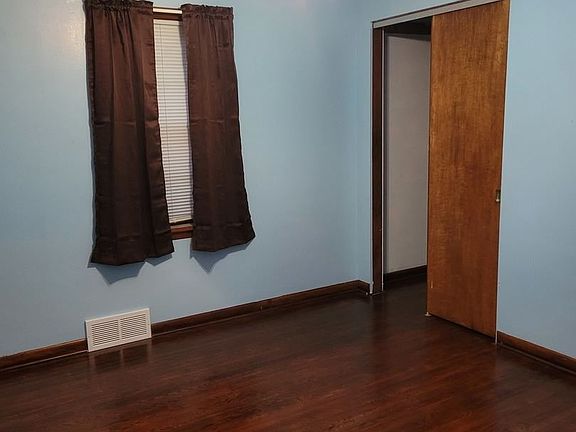 3rd image of 401 Hirsch Ave