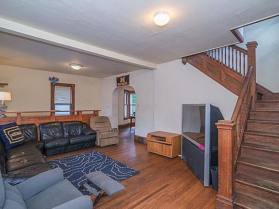 3rd image of 1106 Michigan Ave