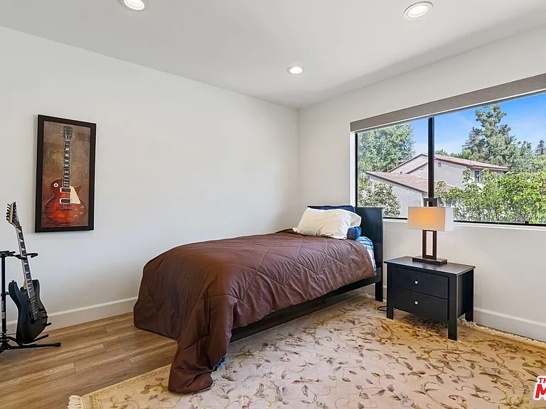 5720 Owensmouth Ave #142 — Photo 10