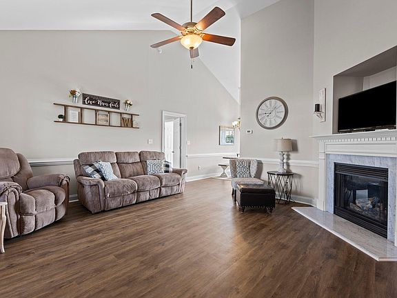 2nd image of 2439 Chippenham Ct